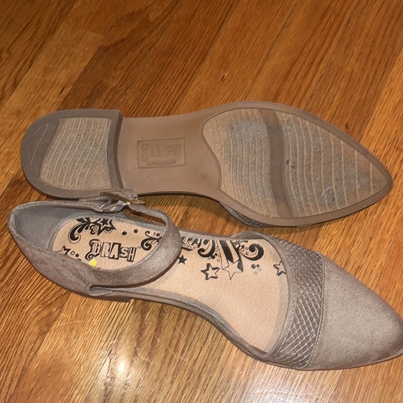 Brash low heeled sandals size 8 tan faux suede - Picture 4 of 6